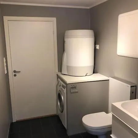 Cozy Apartment By Sherpa Steps With Free Parking Тромсё Экстерьер фото